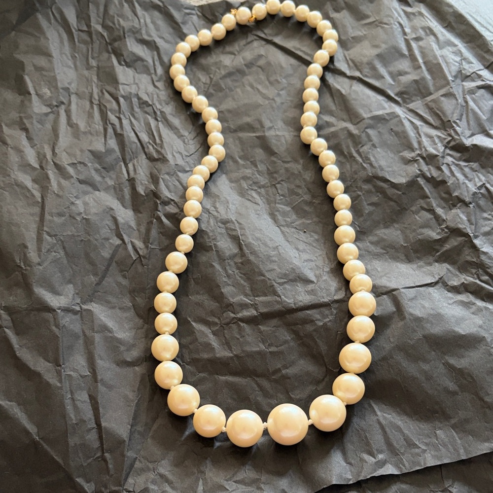 Elegant Cream Pearl Necklace